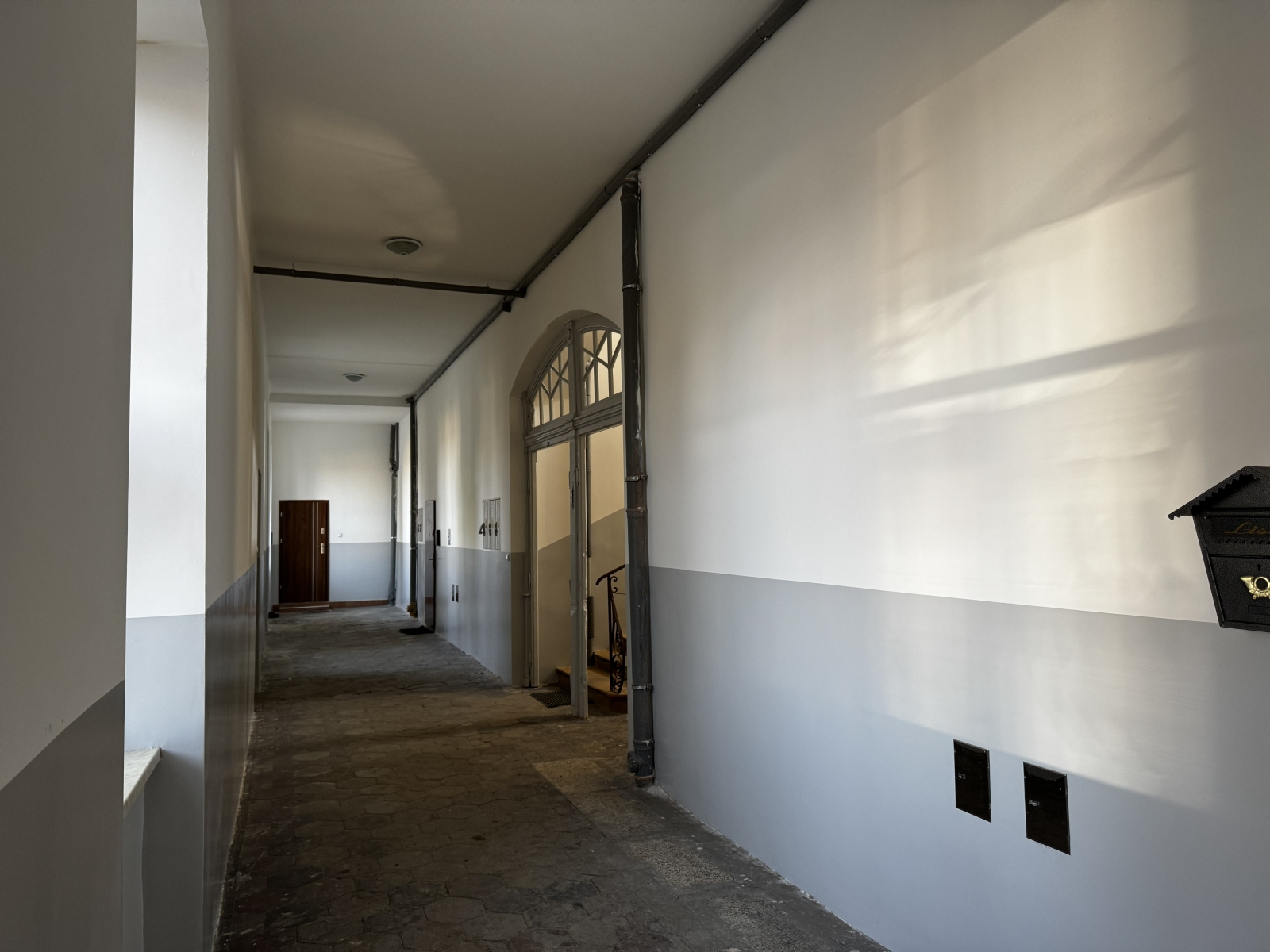 Obraz przedstawiający Zabytkowy budynek przy ulicy Kurierów AK w Lubaczowie odzyskuje dawny blask