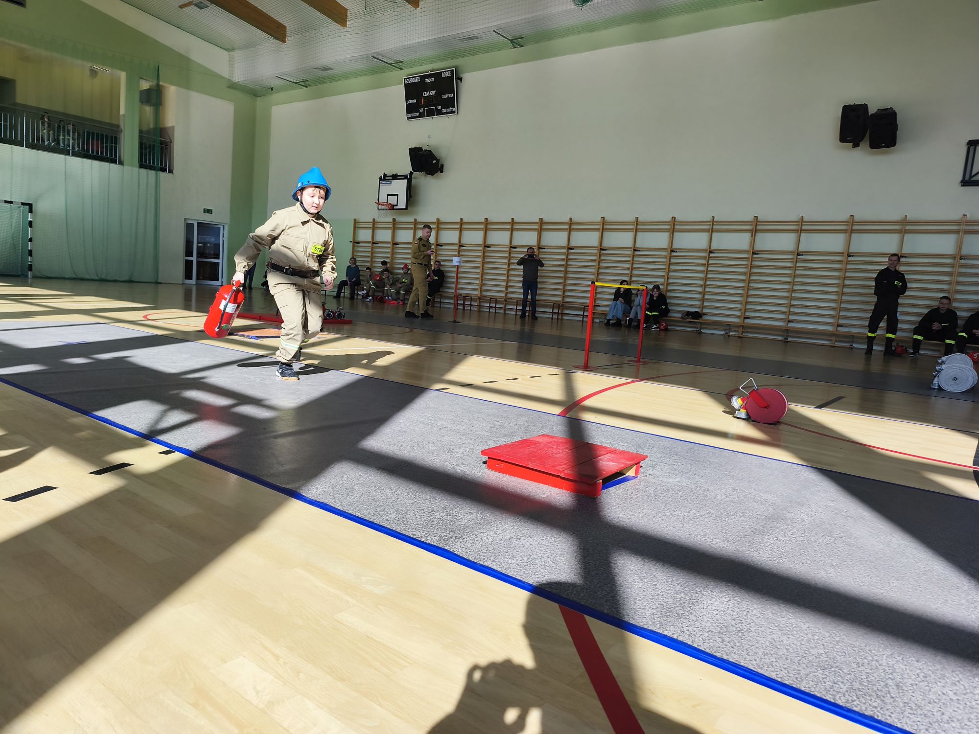 Obraz przedstawiający Za nami I Gminne Halowe Zawody Sportowo-Pożarnicze w Lisich Jamach