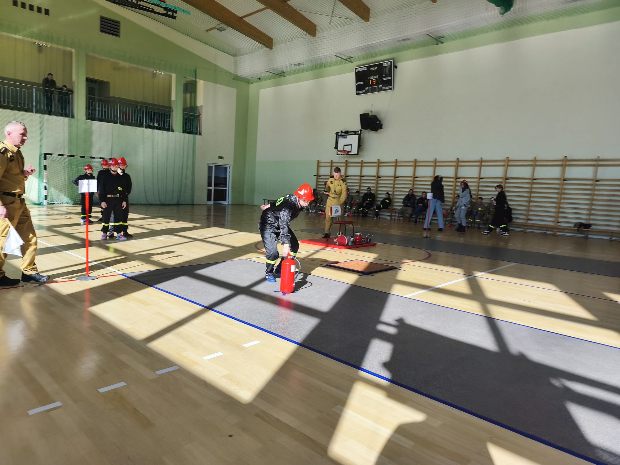 Obraz przedstawiający Za nami I Gminne Halowe Zawody Sportowo-Pożarnicze w Lisich Jamach