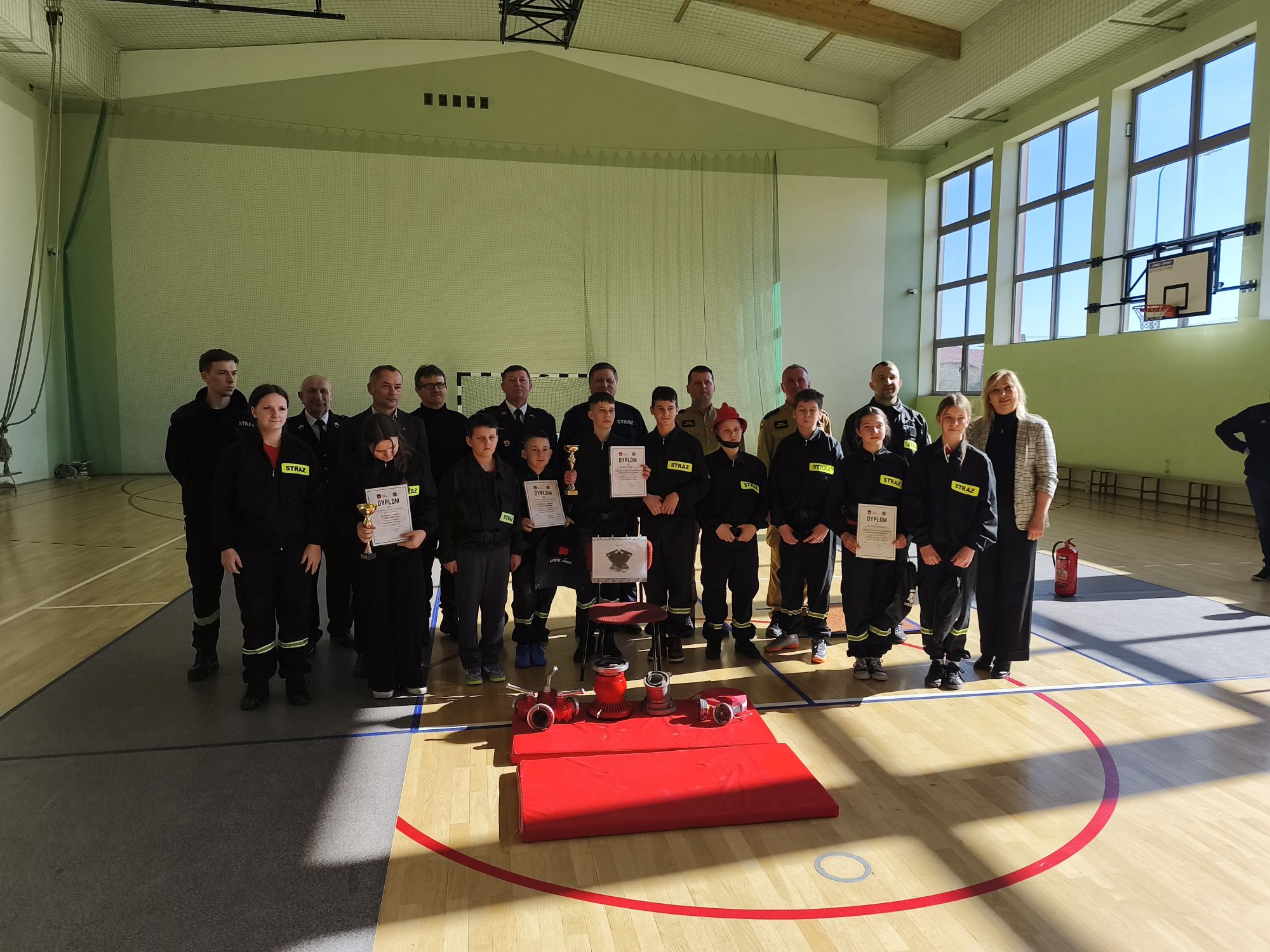 Obraz przedstawiający Za nami I Gminne Halowe Zawody Sportowo-Pożarnicze w Lisich Jamach