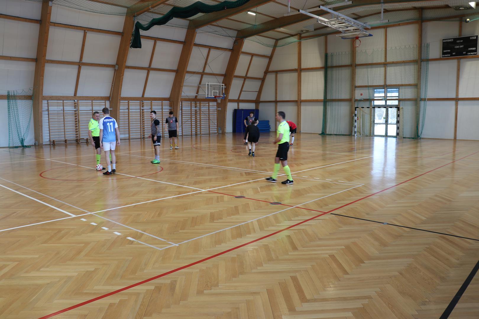 Obraz przedstawiający Lech Oleszyce triumfuje w XIV Turnieju o Puchar Burmistrza