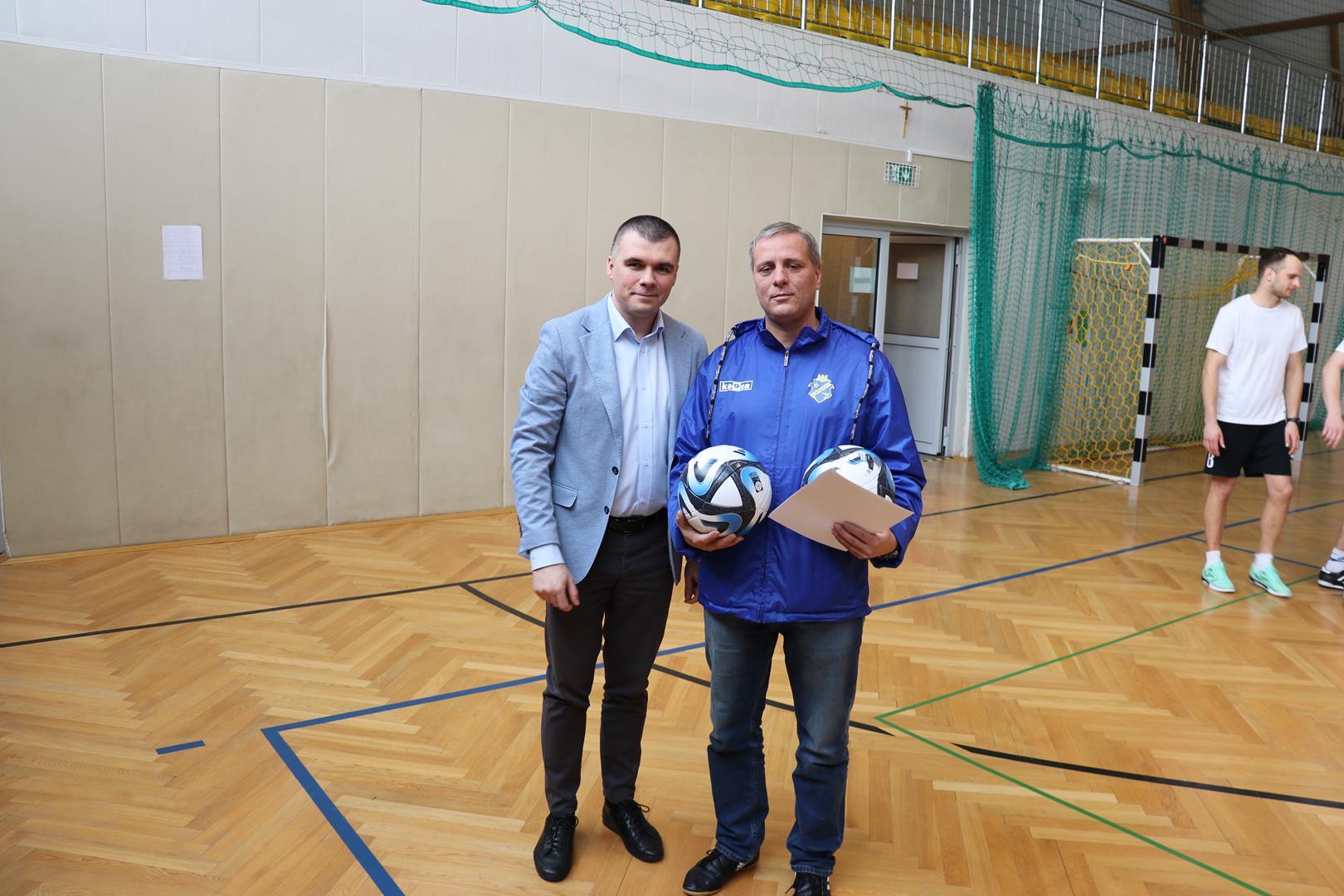 Obraz przedstawiający Lech Oleszyce triumfuje w XIV Turnieju o Puchar Burmistrza