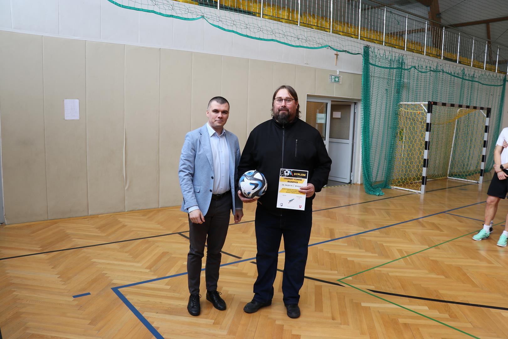 Obraz przedstawiający Lech Oleszyce triumfuje w XIV Turnieju o Puchar Burmistrza