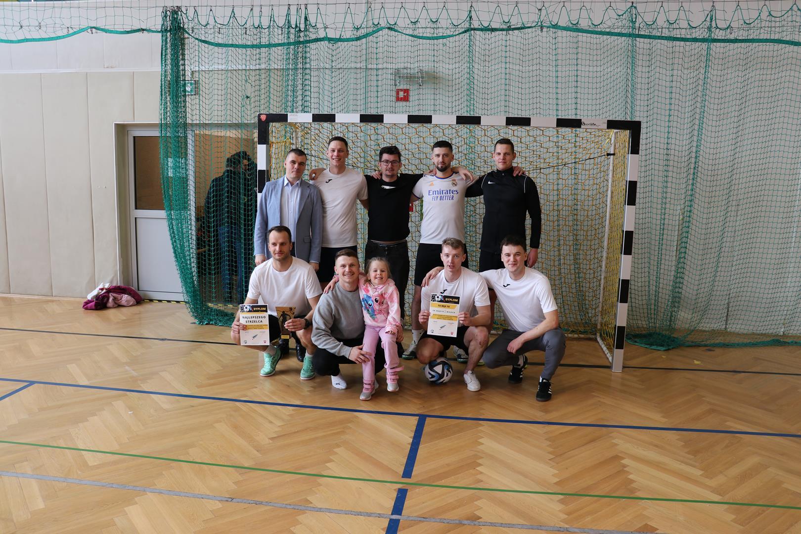 Obraz przedstawiający Lech Oleszyce triumfuje w XIV Turnieju o Puchar Burmistrza