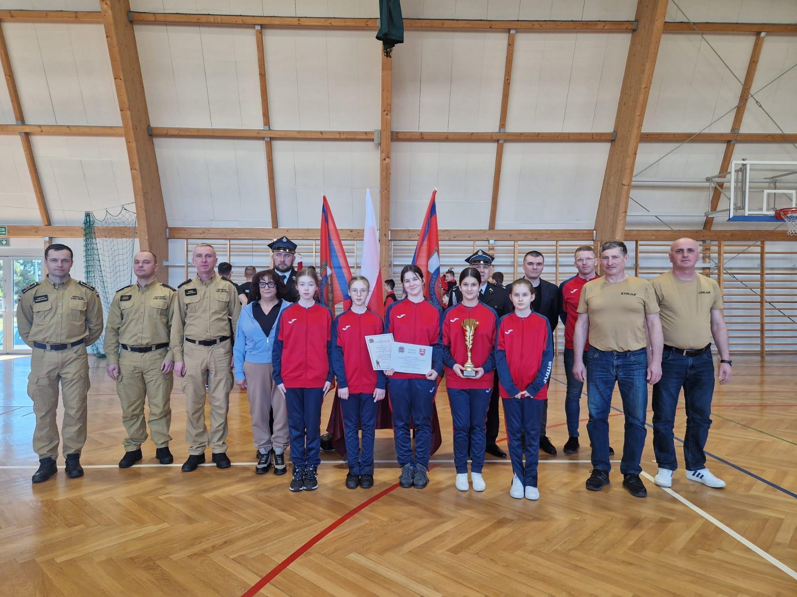 Obraz przedstawiający Udane Gminne Halowe Młodzieżowe Zawody Sportowo-Pożarnicze w Oleszycach