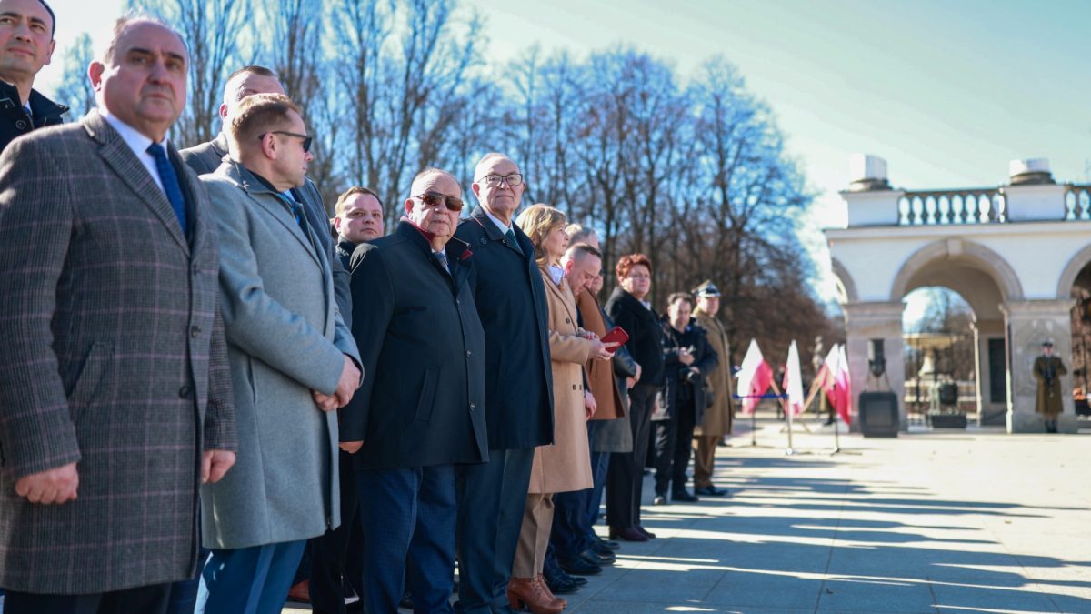 Obraz przedstawiający Bircza powróciła na tablice Grobu Nieznanego Żołnierza