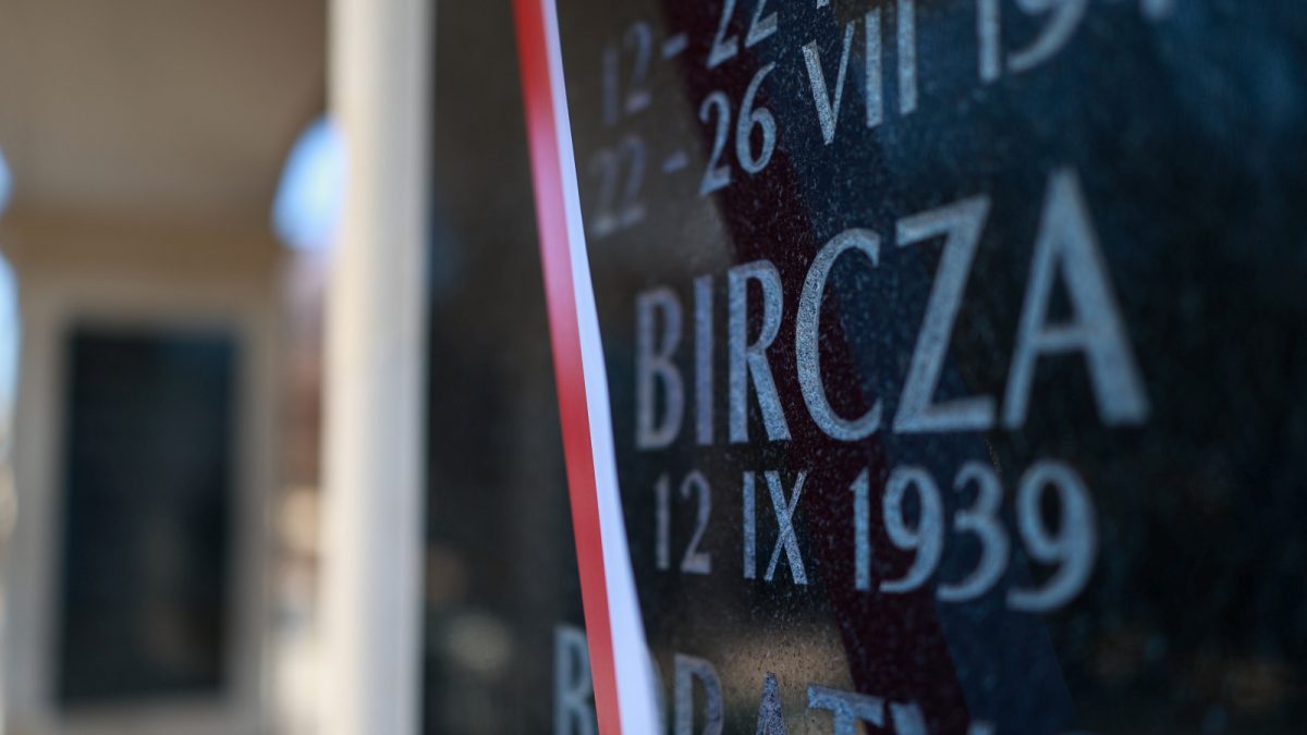 Obraz przedstawiający Bircza powróciła na tablice Grobu Nieznanego Żołnierza