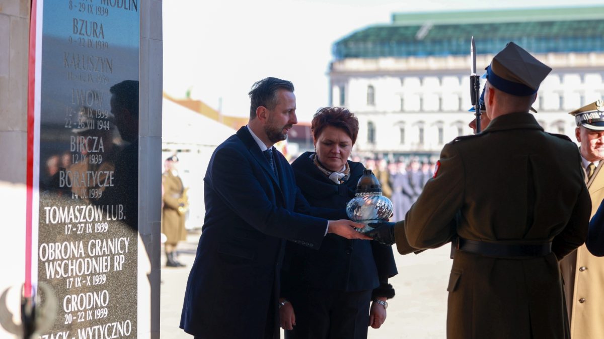 Obraz przedstawiający Bircza powróciła na tablice Grobu Nieznanego Żołnierza