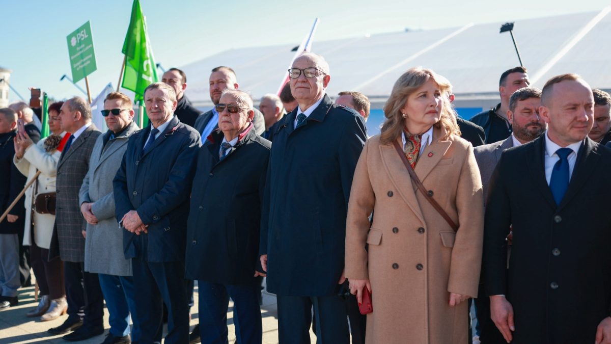 Obraz przedstawiający Bircza powróciła na tablice Grobu Nieznanego Żołnierza