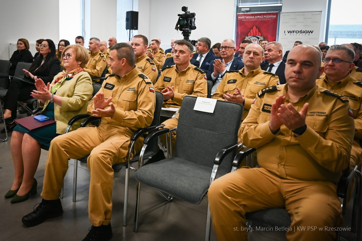 Obraz przedstawiający Podkarpacka Straż Pożarna stawia na ekologię i nowe technologie, także w Lubaczowie
