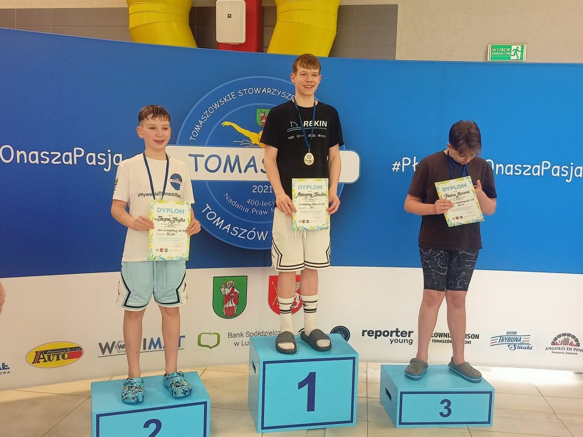 Obraz przedstawiający Sukcesy pływaków KP Rekin w Tomaszowie Lubelskim. 58 zawodników na starcie