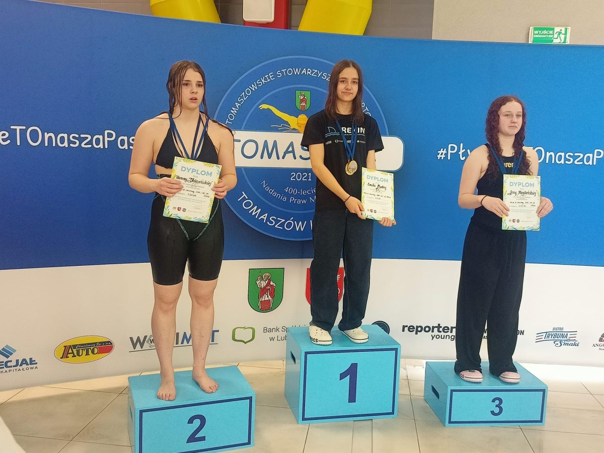 Obraz przedstawiający Sukcesy pływaków KP Rekin w Tomaszowie Lubelskim. 58 zawodników na starcie