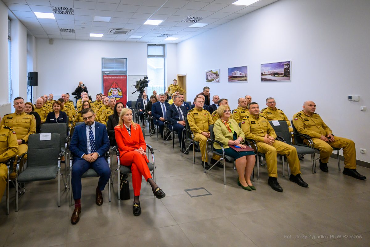 Obraz przedstawiający Podkarpacka Straż Pożarna stawia na ekologię i nowe technologie, także w Lubaczowie