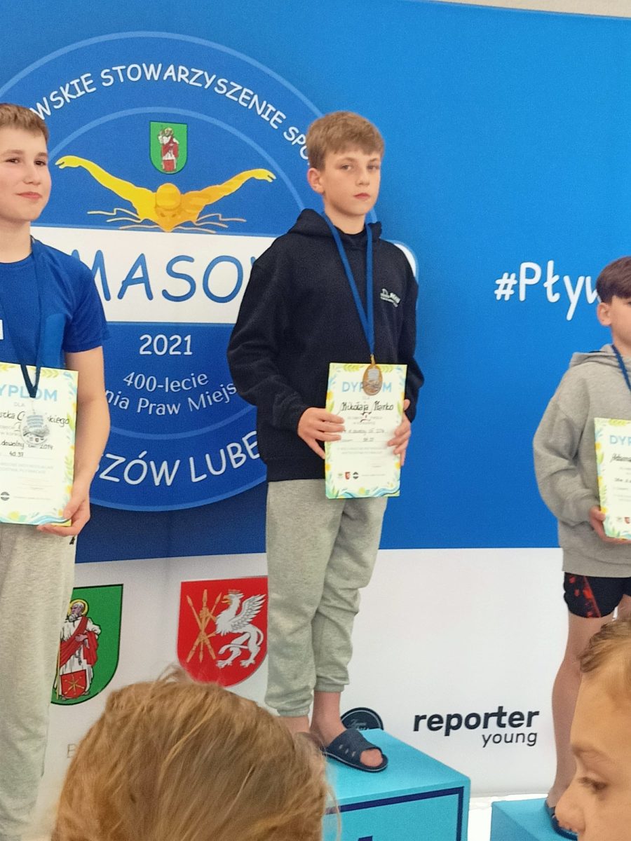 Obraz przedstawiający Sukcesy pływaków KP Rekin w Tomaszowie Lubelskim. 58 zawodników na starcie