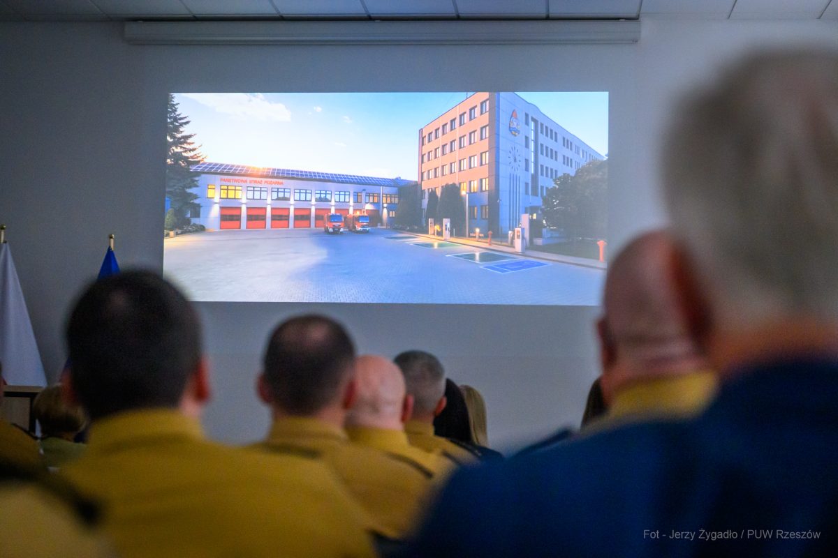 Obraz przedstawiający Podkarpacka Straż Pożarna stawia na ekologię i nowe technologie, także w Lubaczowie