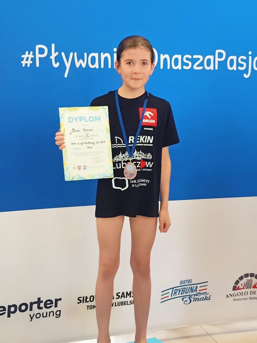 Obraz przedstawiający Sukcesy pływaków KP Rekin w Tomaszowie Lubelskim. 58 zawodników na starcie