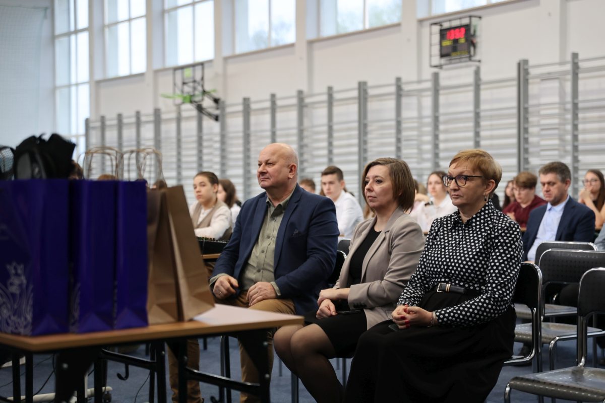 Obraz przedstawiający Stypendia oraz konkurs "Jestem KOŚCIUSZKO" w lubaczowskim liceum