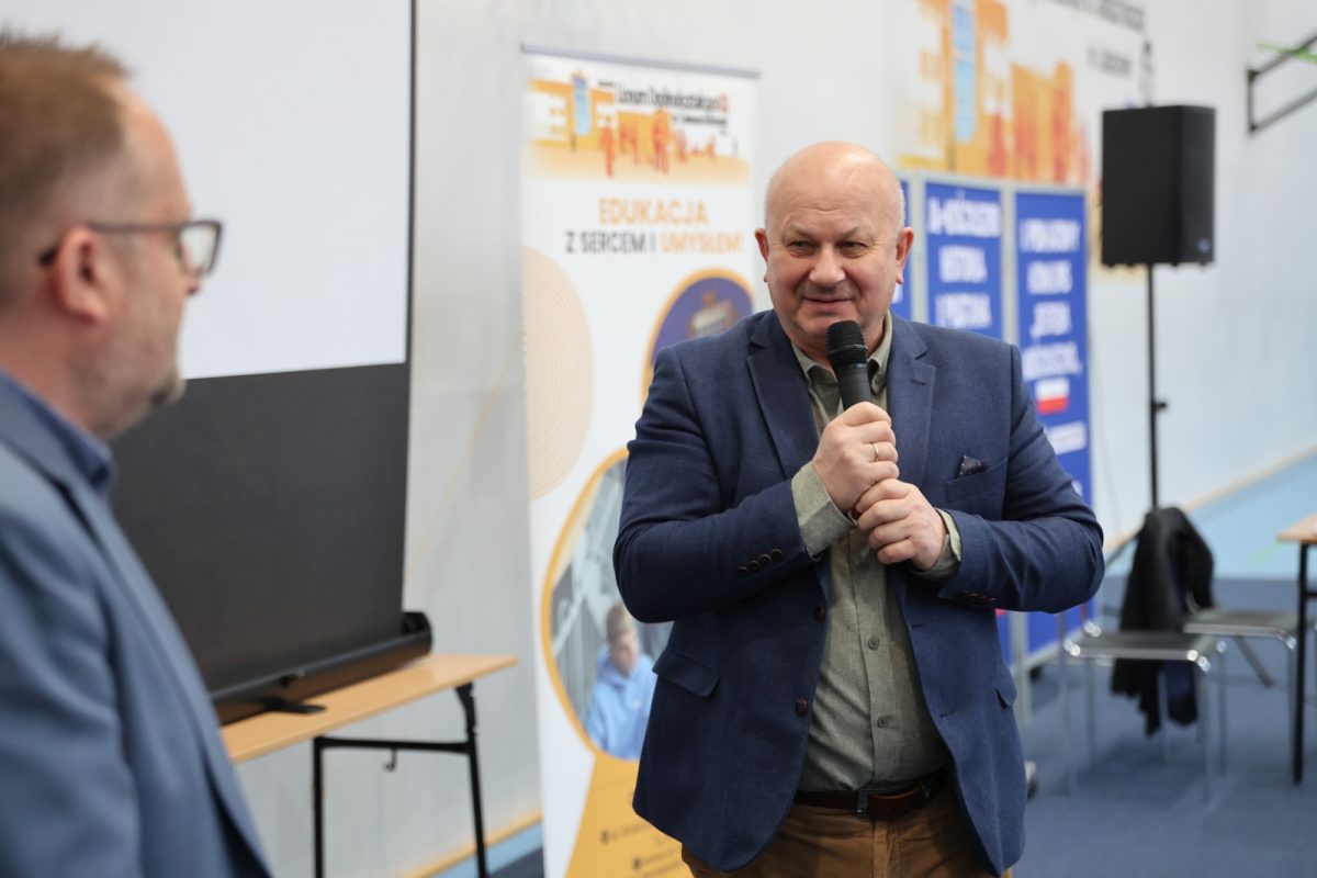 Obraz przedstawiający Stypendia oraz konkurs "Jestem KOŚCIUSZKO" w lubaczowskim liceum