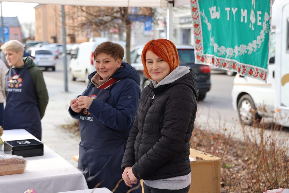 Obraz przedstawiający Pisanki, stroiki i domowe wypieki na kiermaszu w Lubaczowie [ZDJĘCIA]
