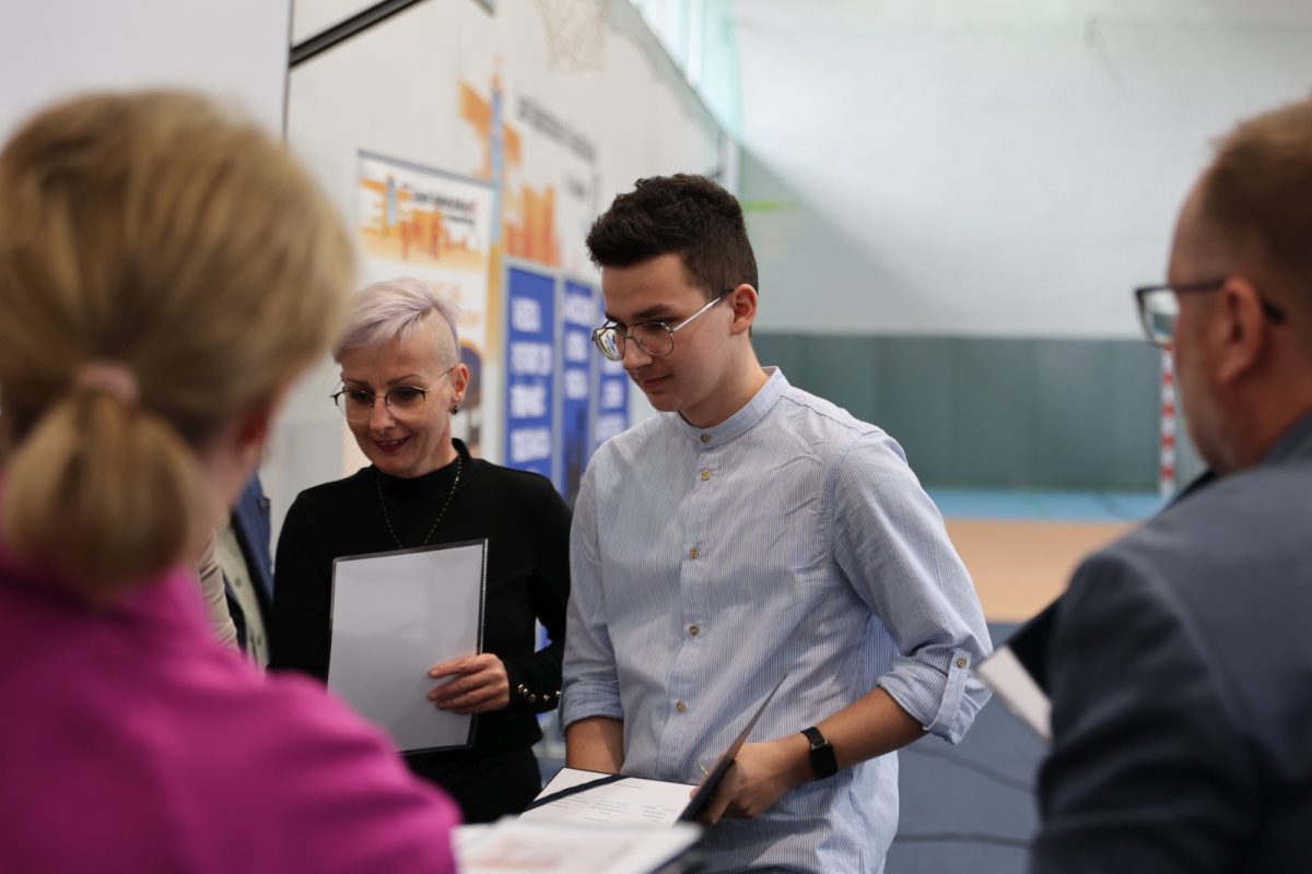 Obraz przedstawiający Stypendia oraz konkurs "Jestem KOŚCIUSZKO" w lubaczowskim liceum