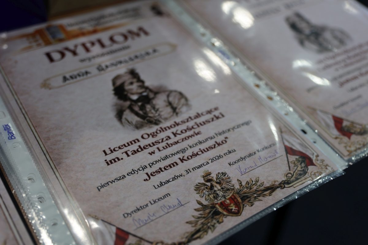 Obraz przedstawiający Stypendia oraz konkurs "Jestem KOŚCIUSZKO" w lubaczowskim liceum