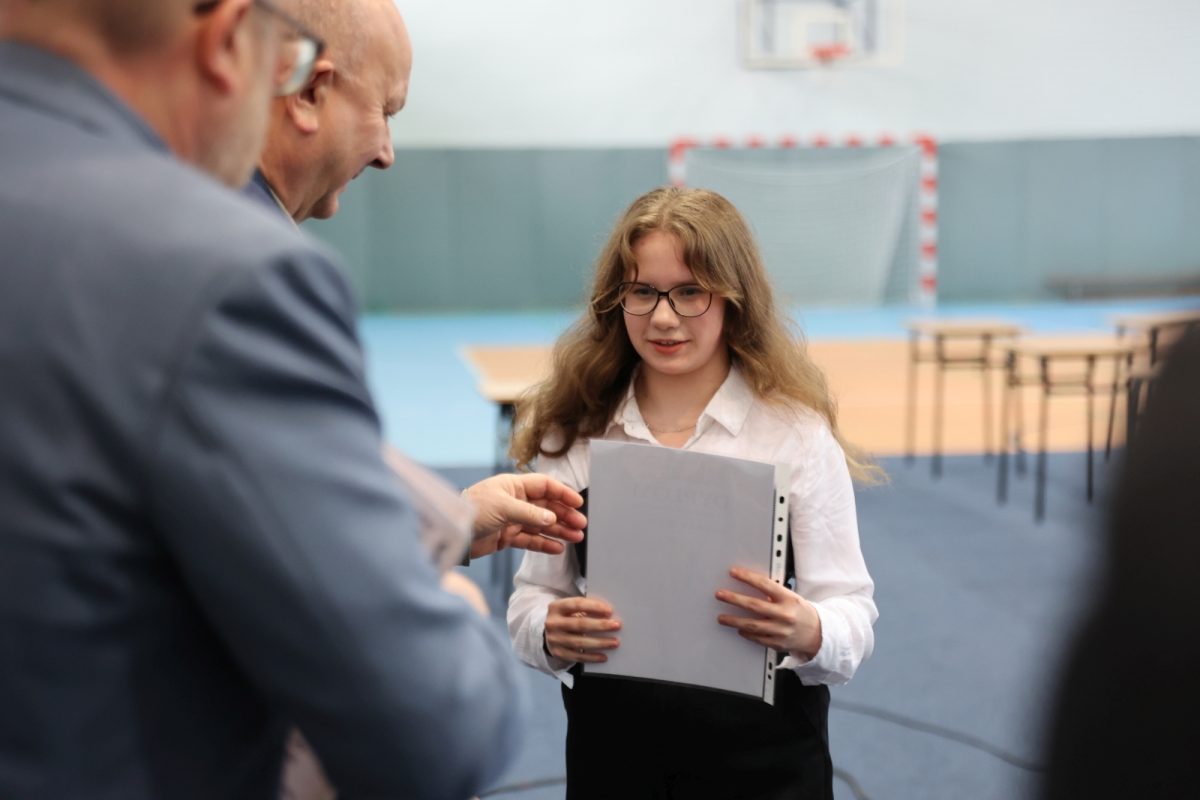 Obraz przedstawiający Stypendia oraz konkurs "Jestem KOŚCIUSZKO" w lubaczowskim liceum