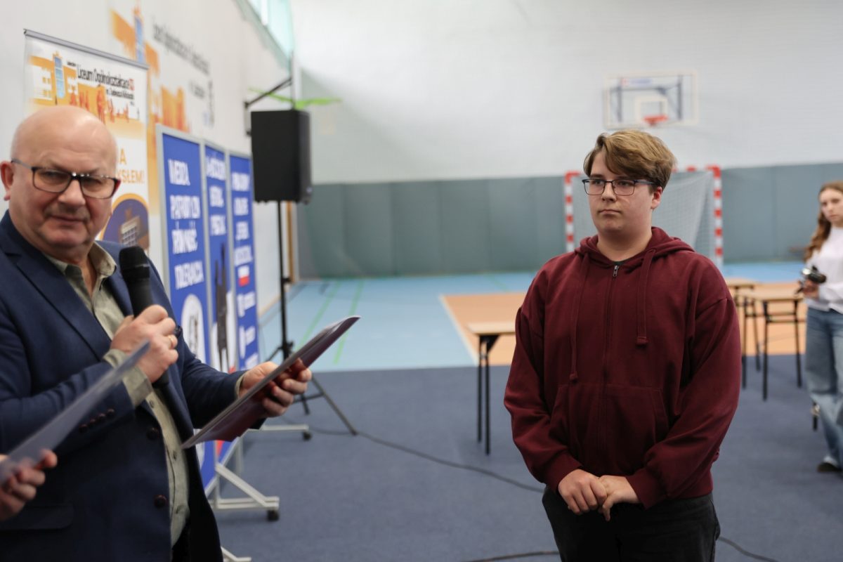 Obraz przedstawiający Stypendia oraz konkurs "Jestem KOŚCIUSZKO" w lubaczowskim liceum