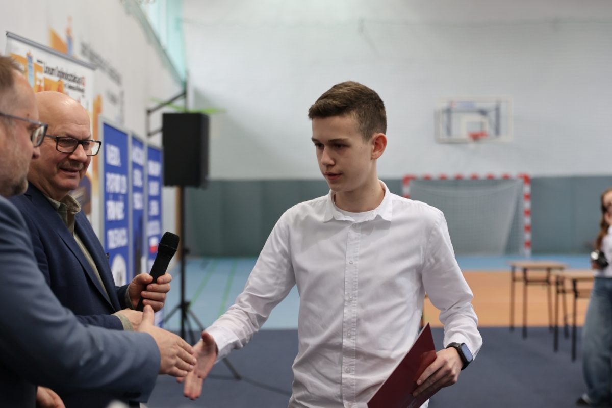 Obraz przedstawiający Stypendia oraz konkurs "Jestem KOŚCIUSZKO" w lubaczowskim liceum