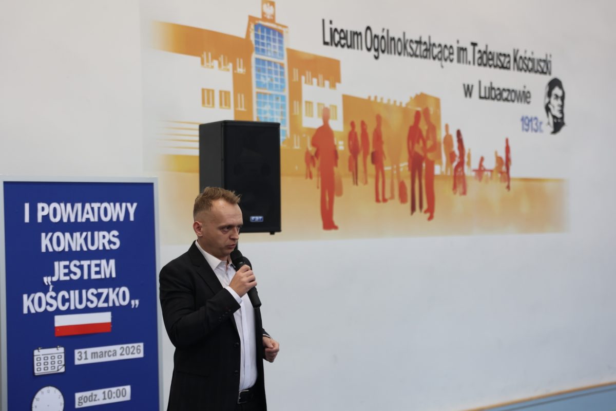 Obraz przedstawiający Stypendia oraz konkurs "Jestem KOŚCIUSZKO" w lubaczowskim liceum