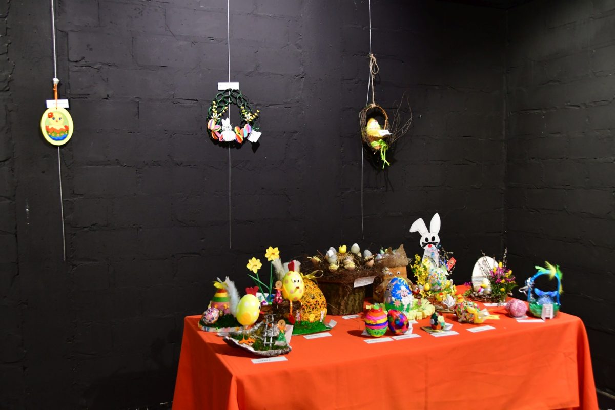 Obraz przedstawiający Pisanki i stroiki pełne tradycji i pomysłowości nagrodzone