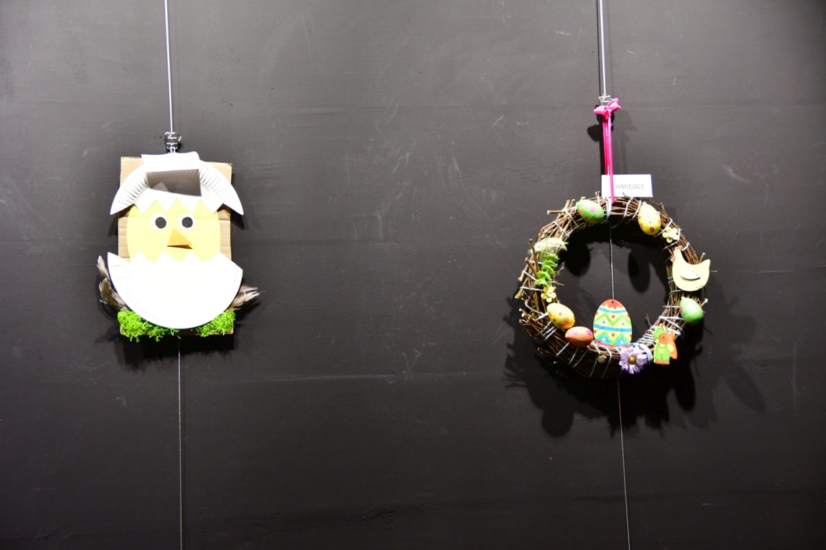 Obraz przedstawiający Pisanki i stroiki pełne tradycji i pomysłowości nagrodzone