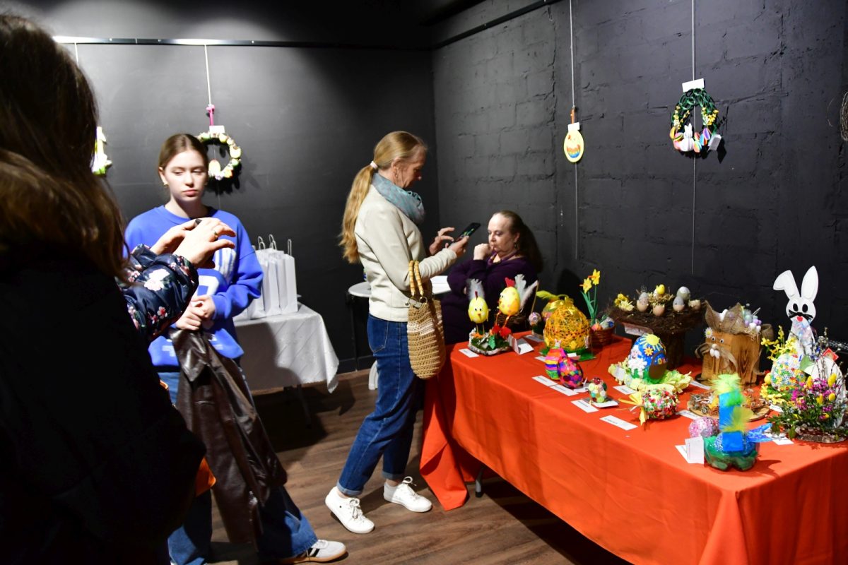 Obraz przedstawiający Pisanki i stroiki pełne tradycji i pomysłowości nagrodzone