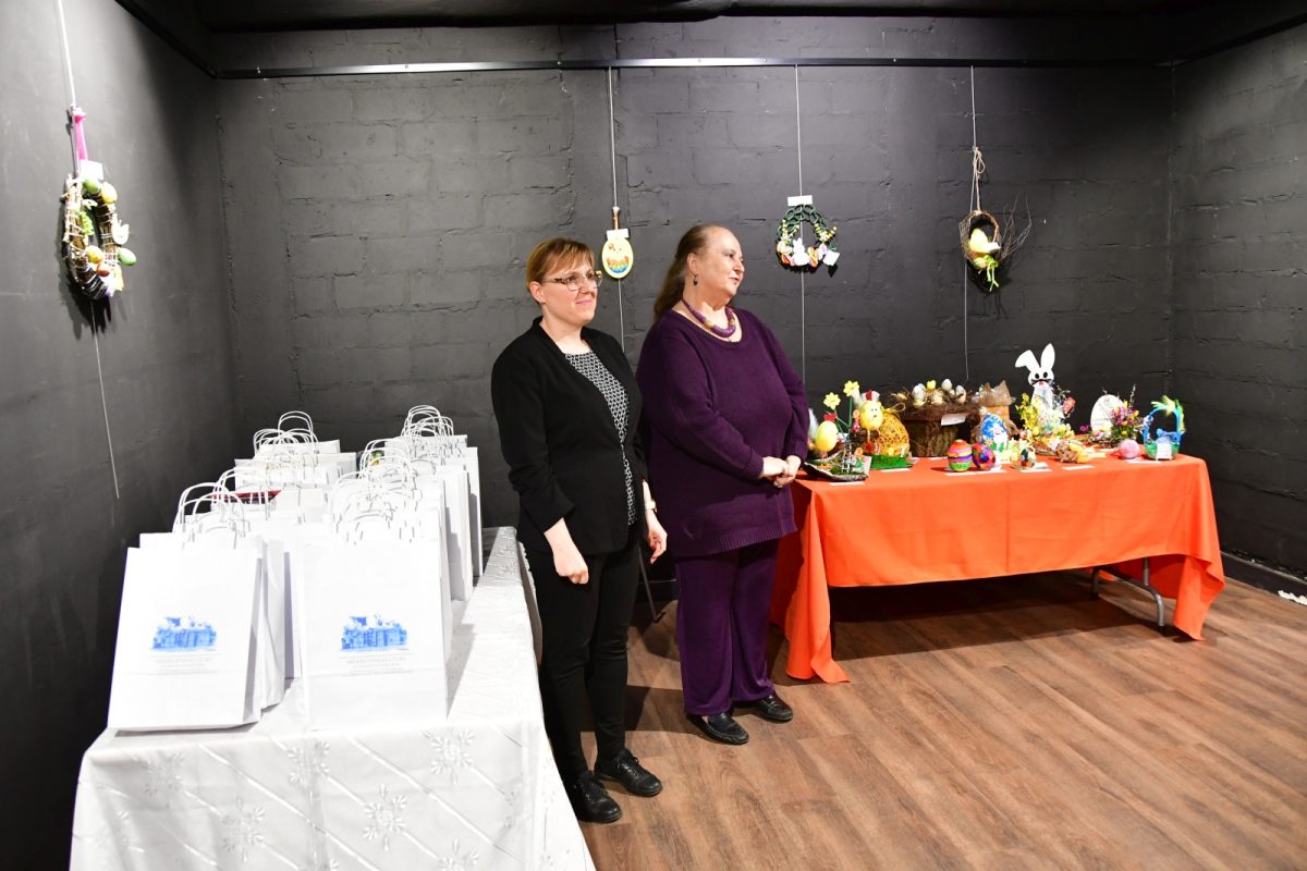 Obraz przedstawiający Pisanki i stroiki pełne tradycji i pomysłowości nagrodzone