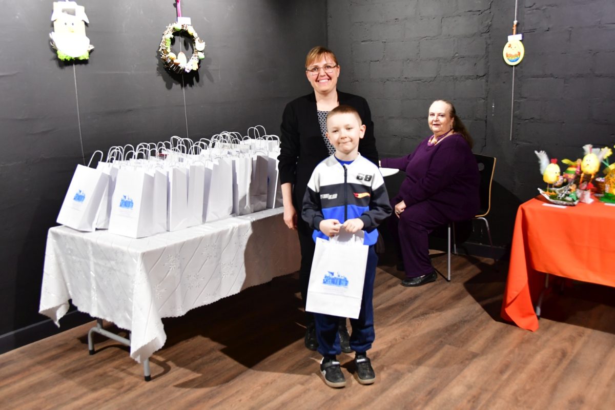 Obraz przedstawiający Pisanki i stroiki pełne tradycji i pomysłowości nagrodzone