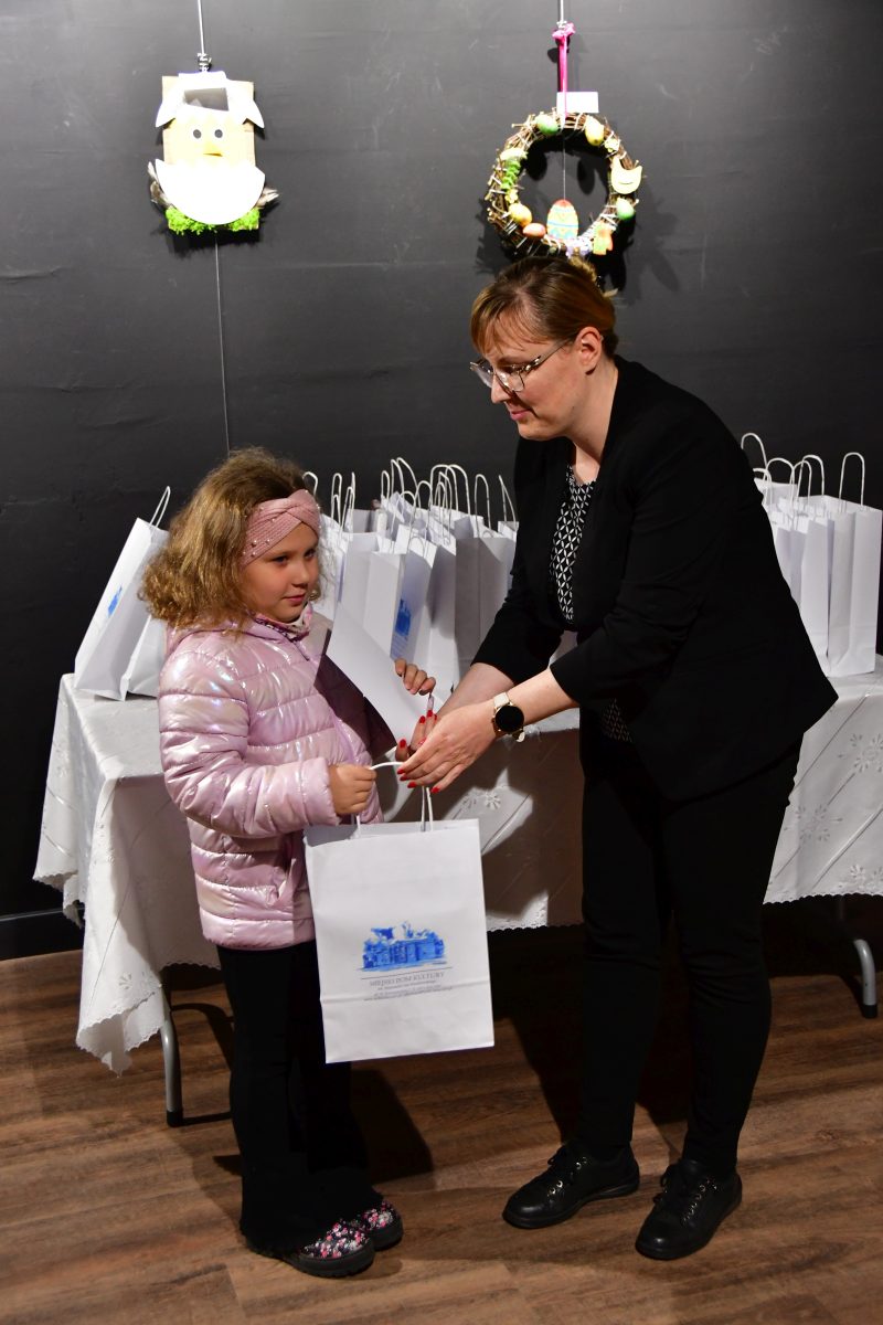 Obraz przedstawiający Pisanki i stroiki pełne tradycji i pomysłowości nagrodzone