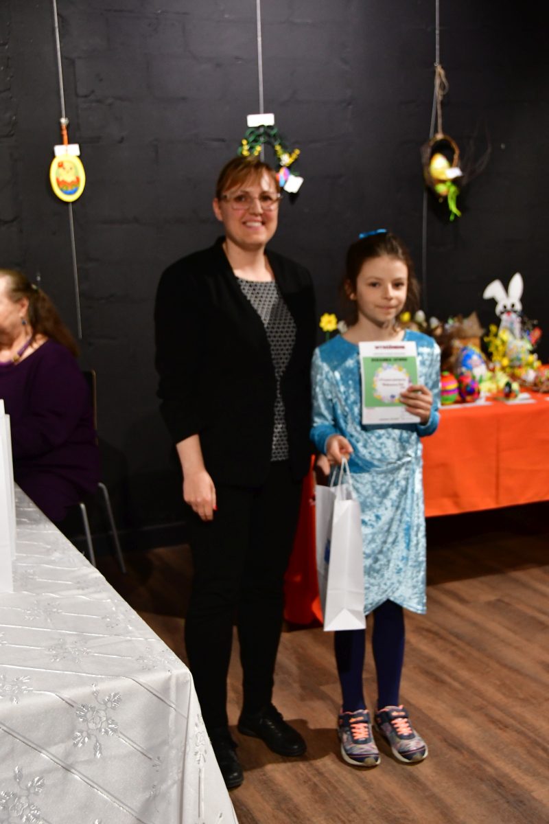 Obraz przedstawiający Pisanki i stroiki pełne tradycji i pomysłowości nagrodzone