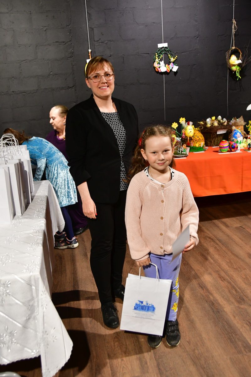 Obraz przedstawiający Pisanki i stroiki pełne tradycji i pomysłowości nagrodzone