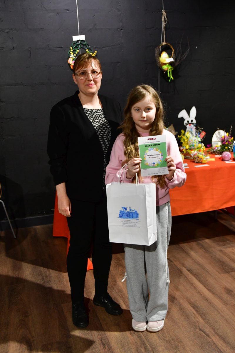 Obraz przedstawiający Pisanki i stroiki pełne tradycji i pomysłowości nagrodzone