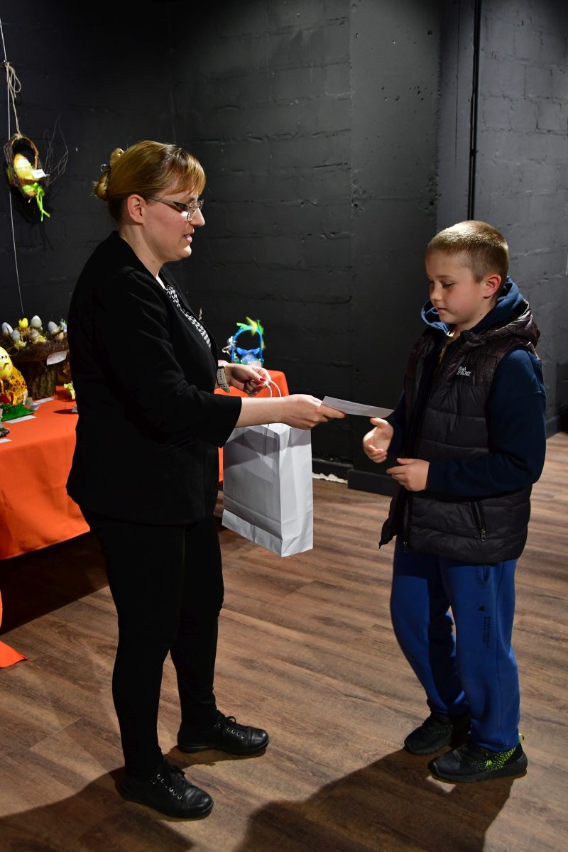 Obraz przedstawiający Pisanki i stroiki pełne tradycji i pomysłowości nagrodzone