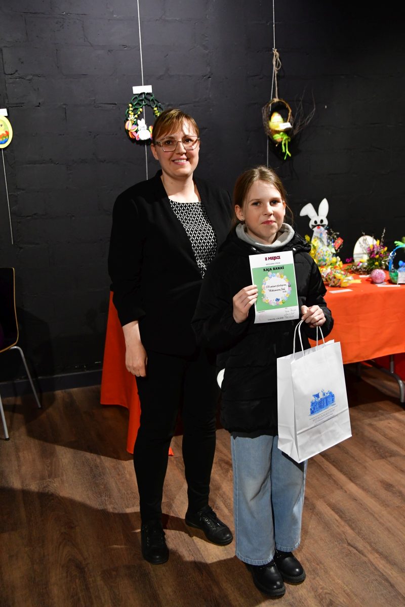 Obraz przedstawiający Pisanki i stroiki pełne tradycji i pomysłowości nagrodzone