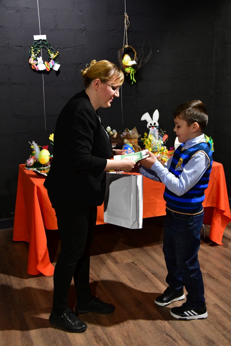 Obraz przedstawiający Pisanki i stroiki pełne tradycji i pomysłowości nagrodzone