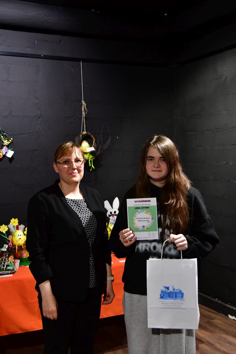 Obraz przedstawiający Pisanki i stroiki pełne tradycji i pomysłowości nagrodzone