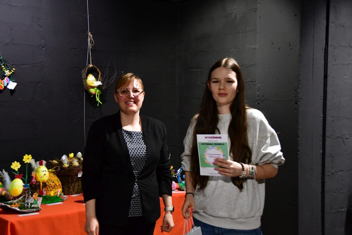 Obraz przedstawiający Pisanki i stroiki pełne tradycji i pomysłowości nagrodzone