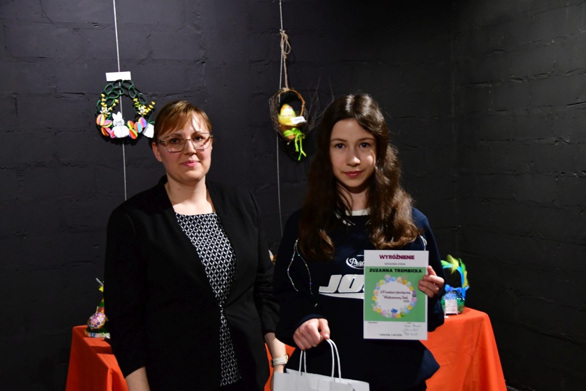 Obraz przedstawiający Pisanki i stroiki pełne tradycji i pomysłowości nagrodzone