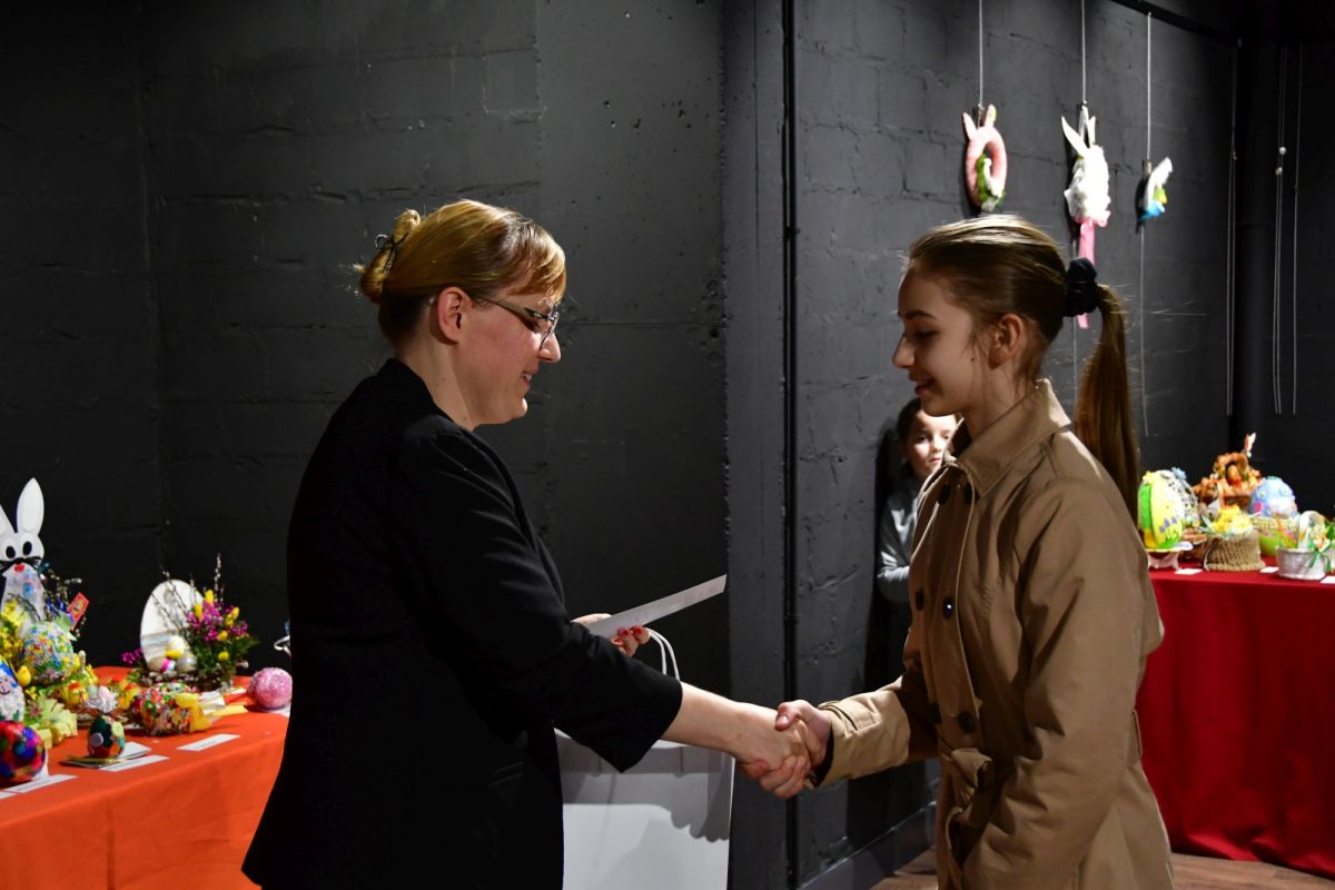 Obraz przedstawiający Pisanki i stroiki pełne tradycji i pomysłowości nagrodzone