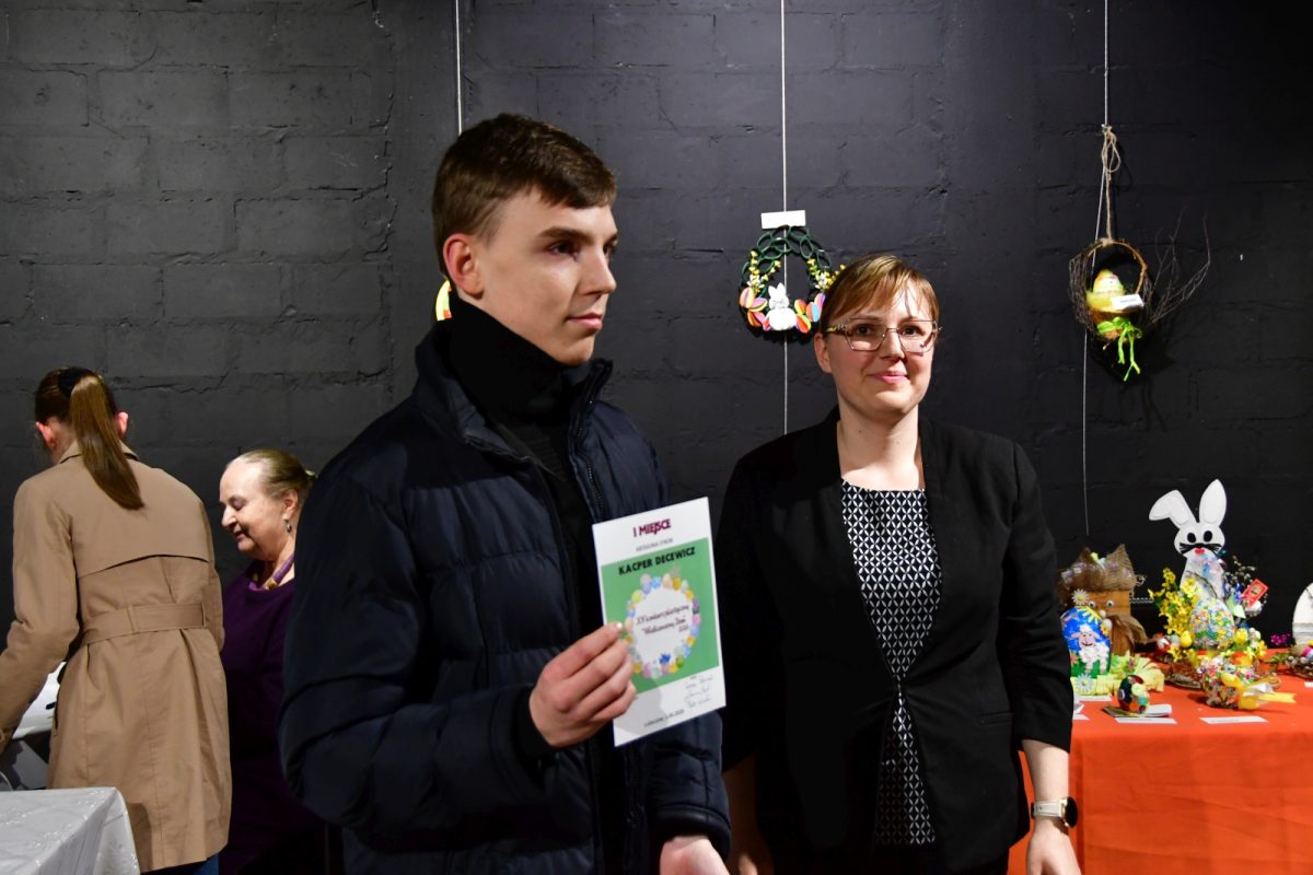 Obraz przedstawiający Pisanki i stroiki pełne tradycji i pomysłowości nagrodzone