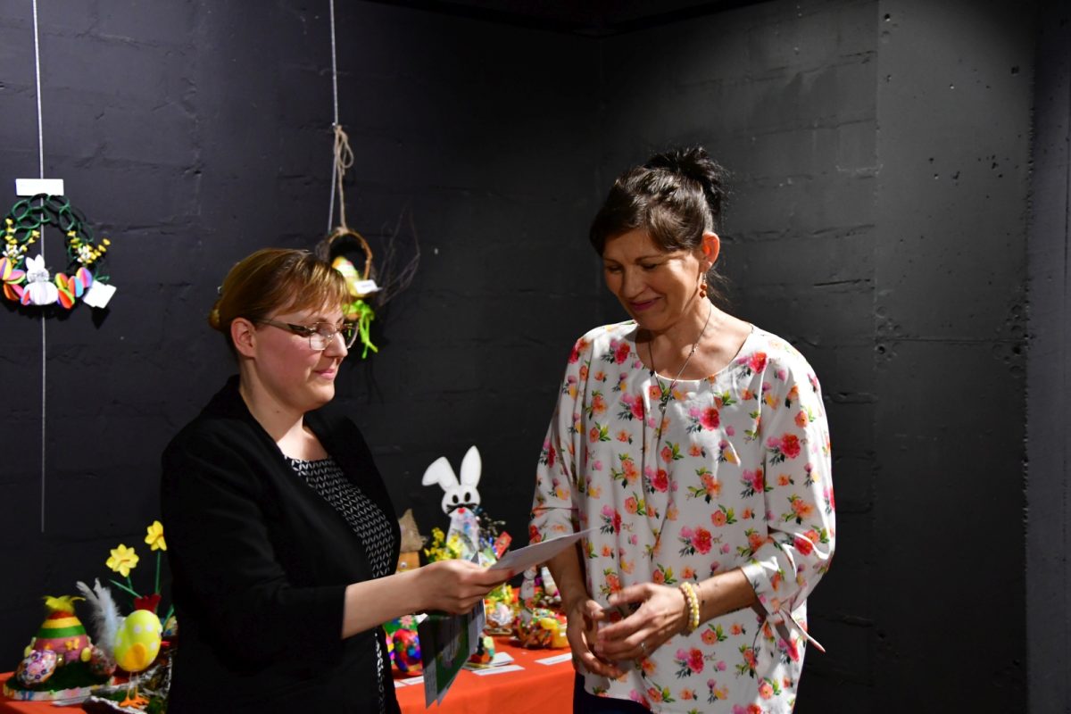 Obraz przedstawiający Pisanki i stroiki pełne tradycji i pomysłowości nagrodzone