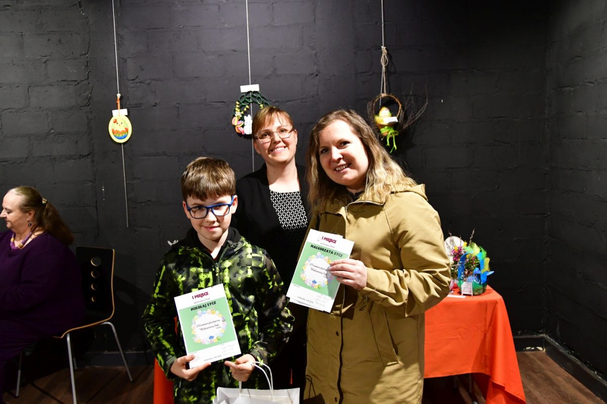 Obraz przedstawiający Pisanki i stroiki pełne tradycji i pomysłowości nagrodzone