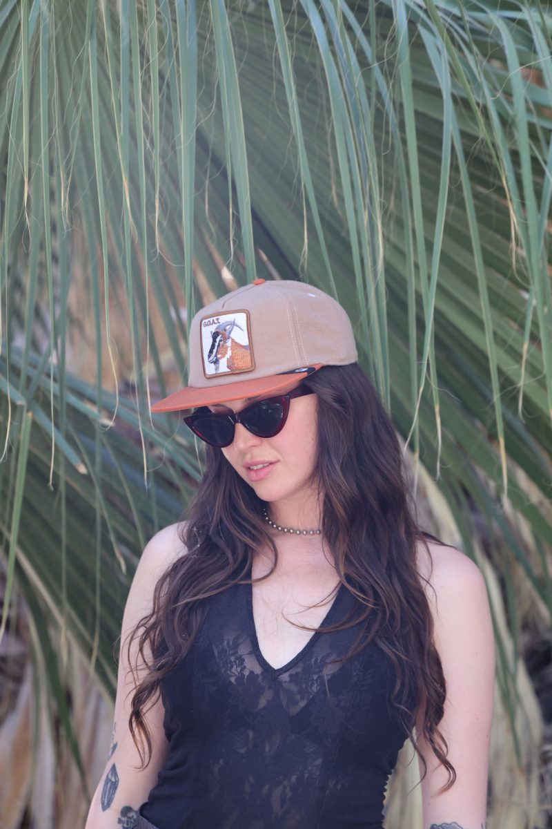 Obraz przedstawiający Jak dobrać okulary przeciwsłoneczne do kształtu twarzy?